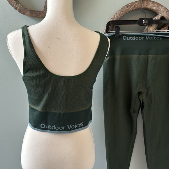 Outdoor Voices Forest Green Ribbed Crop Top - Picture 2 of 2